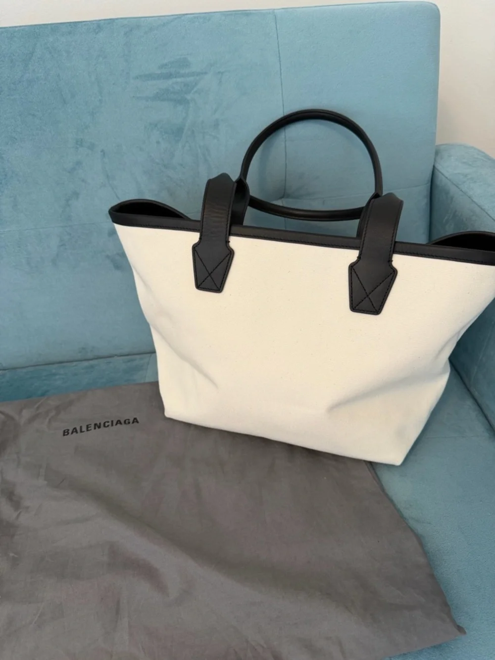 Balenciaga Paris Tote - Picture 2 of 9